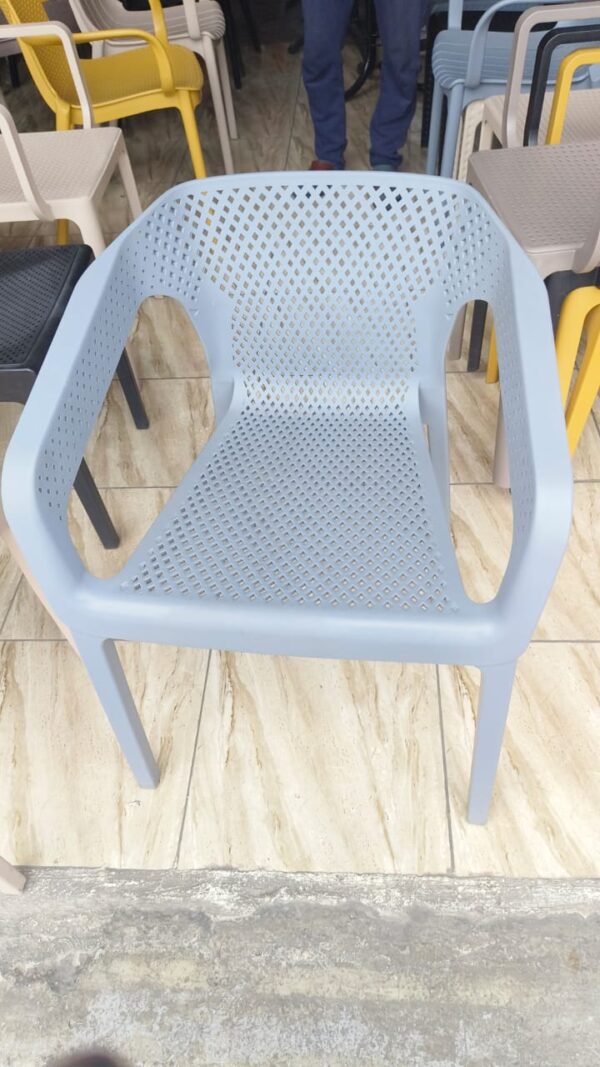 Chaise net plastique cafe